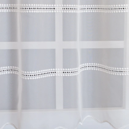 Trento - törtfehér, bordűrös, lyukhímzéses voile függöny  210 cm egyedi méretre varrva