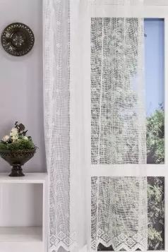 Bordűrös, fehér, rombuszmintás struktúr függöny egyedi méretre varrva