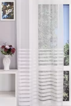 Fehér csíkos sablé függöny egyedi méretre varrva