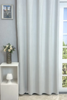 Donovan - Szürkés fehér színű, könnyed anyagú blackout sötétítő függöny  egyedi méretre varrva