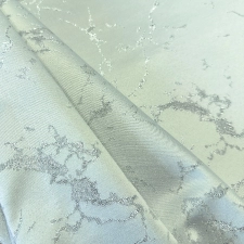 Lesli - Fehér-ezüst színű, márvány mintás jacquard dekor és abrosz anyag egyedi méretre varrva
