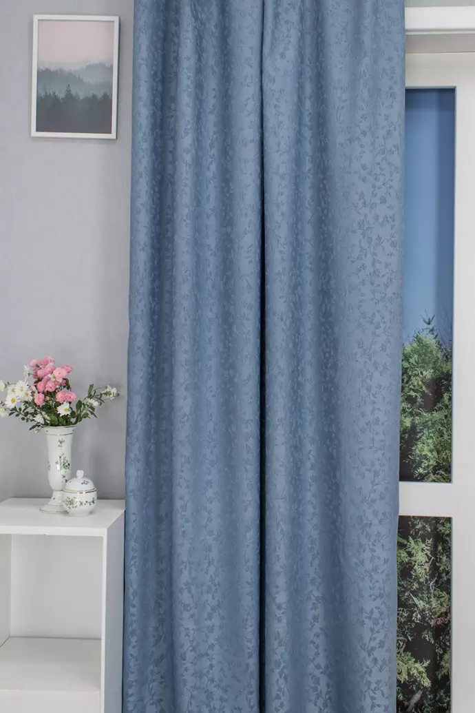 Natasa-acélkék, pasztellkék színű, apró virágos, leveles indás dekorációs anyag 280 cm, min.100x150 cm/db