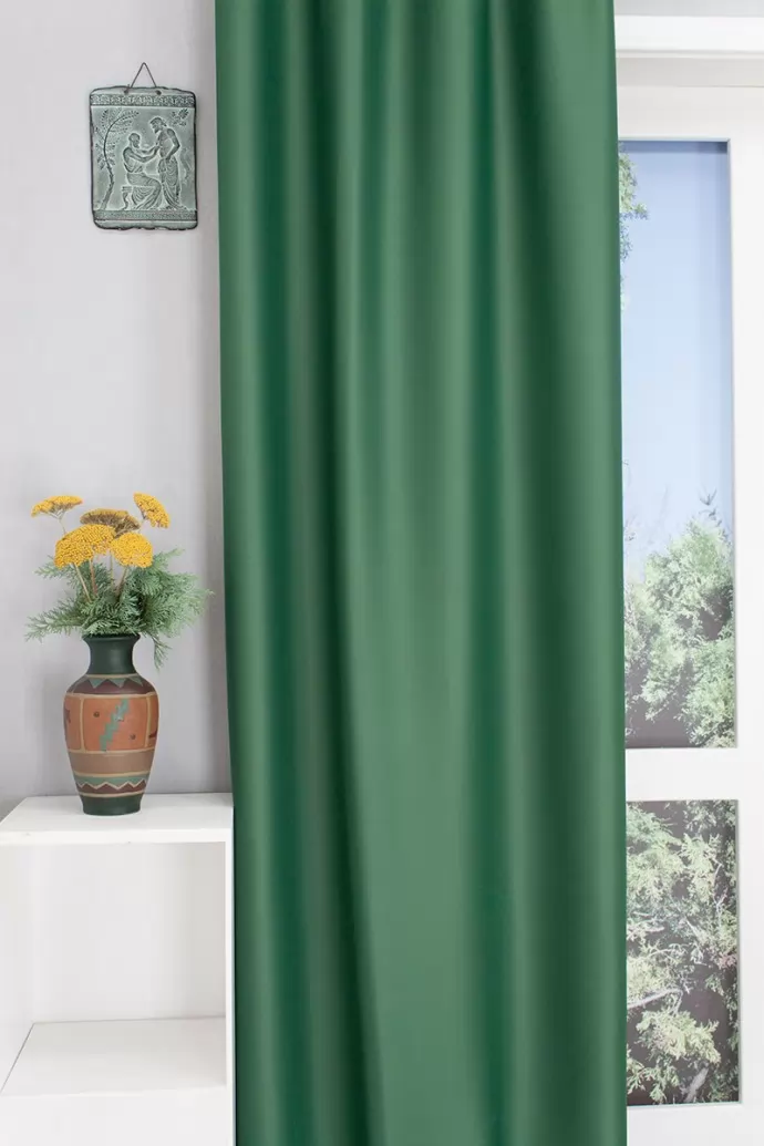 PETER 10 - Fűzöld színű, sima szövésű üni blackout sötétítő függöny, min.100x150 cm/db