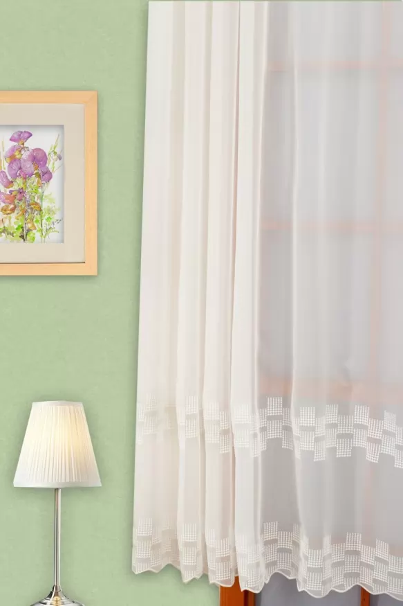 Ekrü színű hímzett négyzetmintás, bordűrös voile függöny H2/1495/175/2