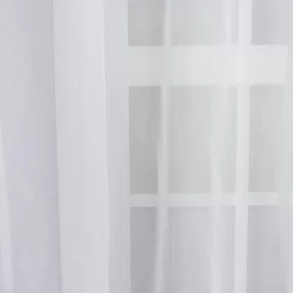 Liverpool -Fehér színű batiszt függöny egyedi méretre varrva