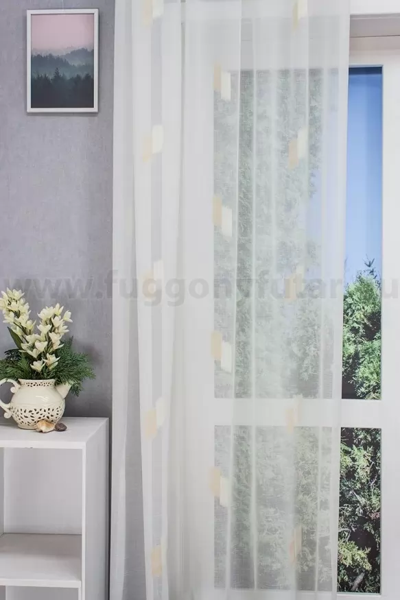 Tört fehér alapon, krém színű apró mintás tetra sablet függöny 1070260595