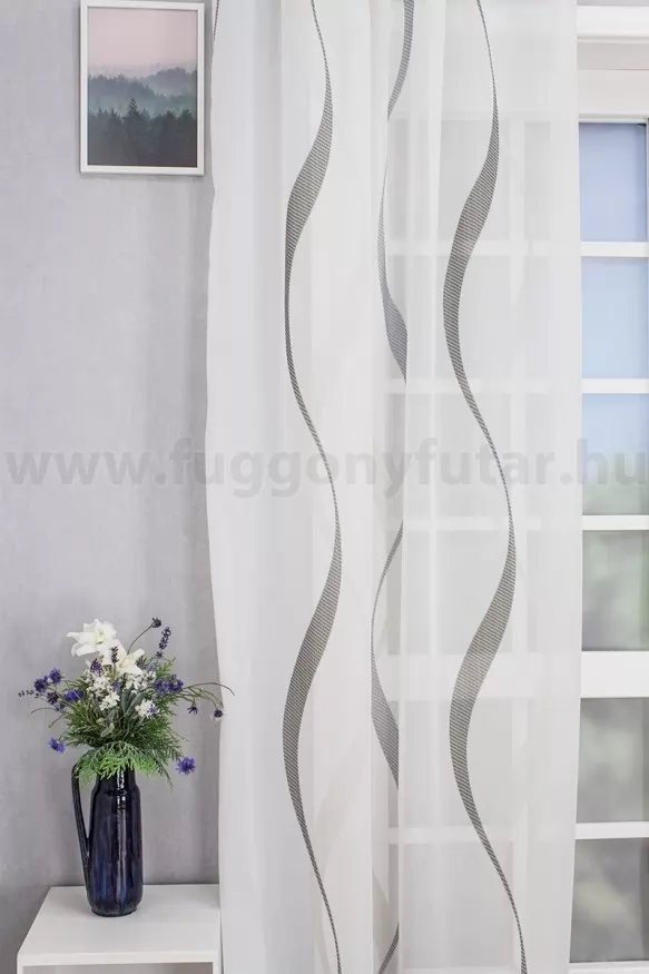 Fehér-szürke íves díszítésű, fehér színű sablet függöny.Ólomzsinóros  1030246321