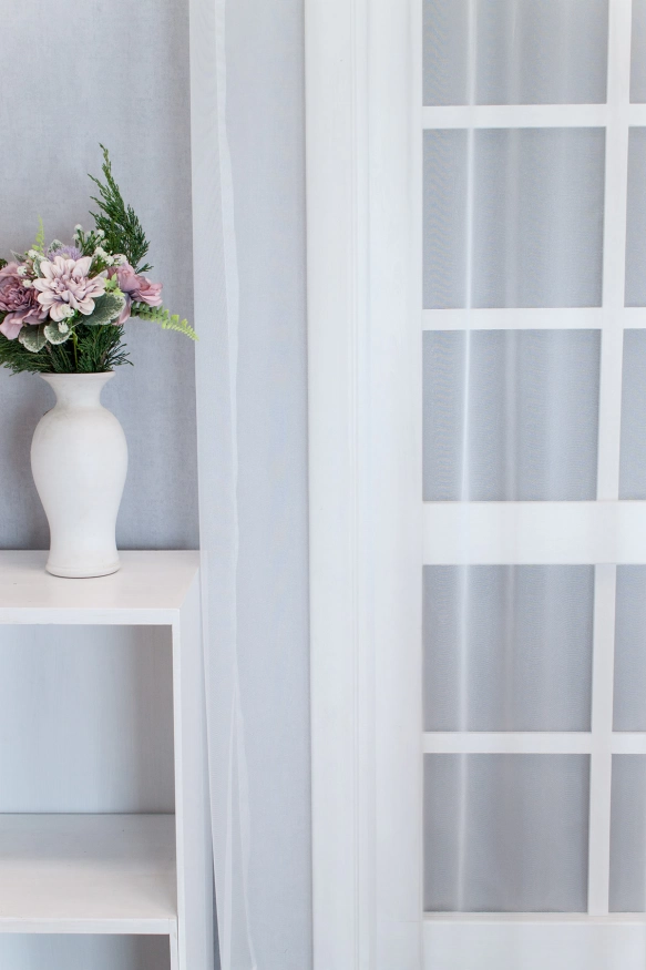 Riva – fehér fényáteresztő organza függöny, ólomzsinóros Riva/295/03
