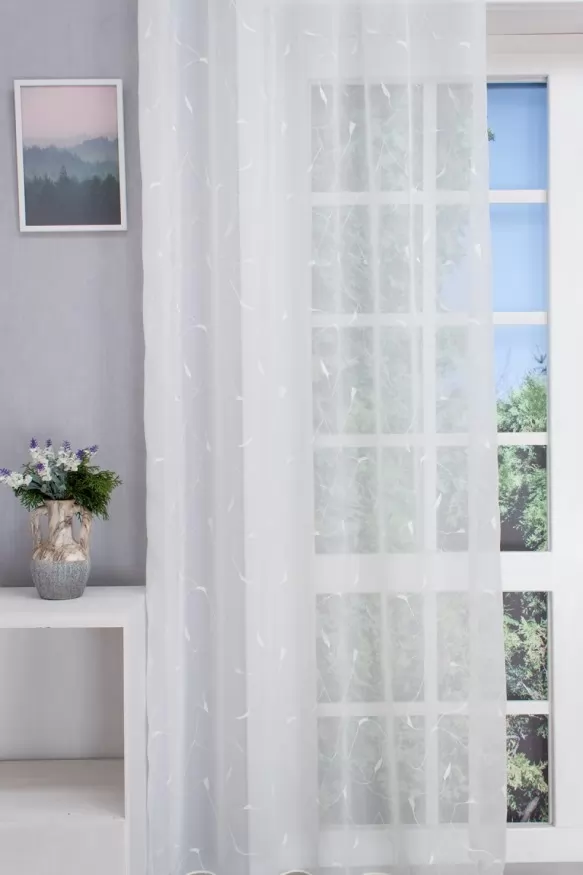 Hímzett hullámmintás, ekrü színű voile függöny ólomzsinóros T/2393/290/02