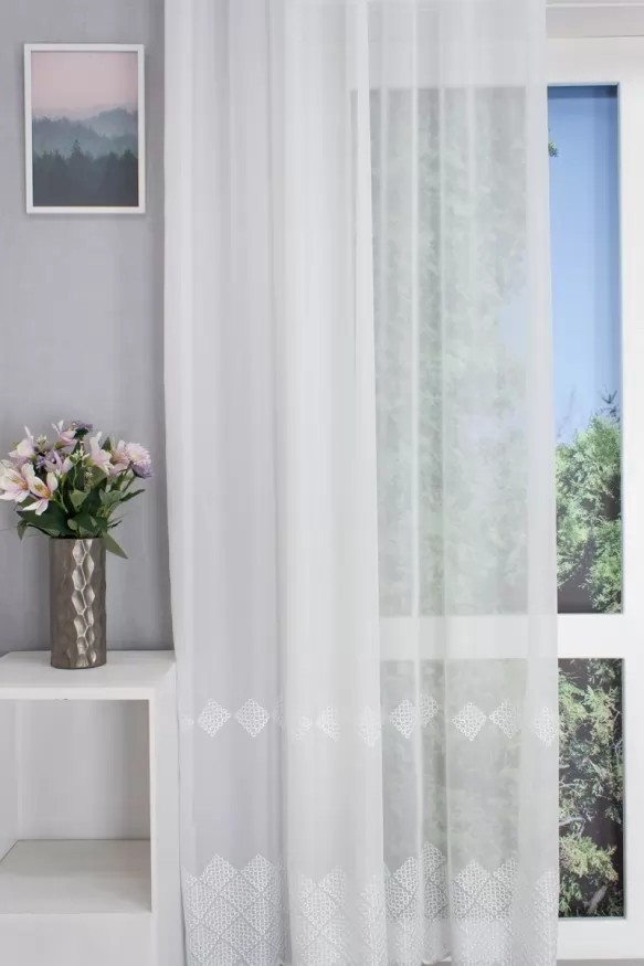 Fehér, bordűrös, lyukhímzéses sablet föggöny 1050266813