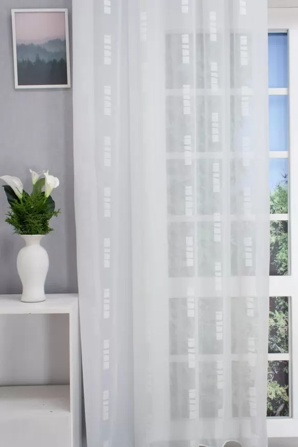 Fehér alapon kis fehér, szőtt-nyírt négyzetmintás tetrasablet függöny, ólomzsinóros 1030266827