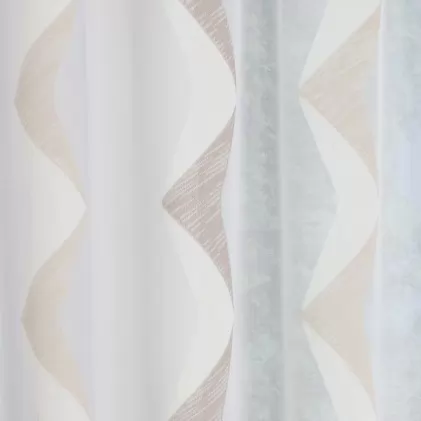 Fehér, bézs színű, függőleges cikk-cakk mintás tetra sablet függöny , ólomzsinóros egyedi méretre varrva