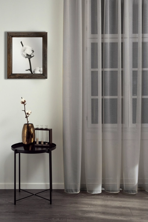 Menta - Tejeskávé színű hálószerű fényáteresztő függöny Menta/300/05