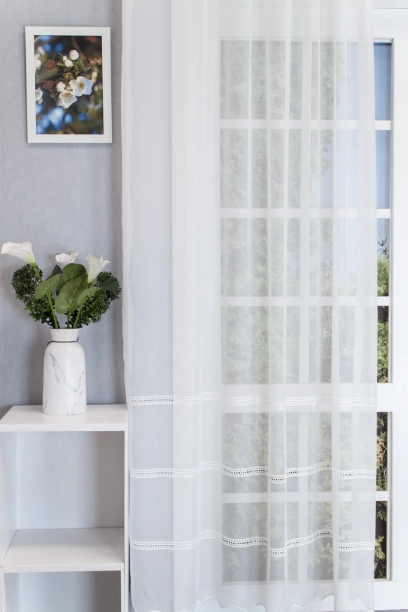 Trento - törtfehér, bordűrös, lyukhímzéses voile függöny  290 cm Trento/290/12