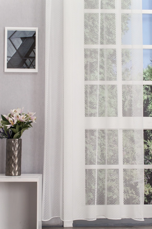 Fehér színű, fényes rácsmintás jacquard függöny 8001/330/01