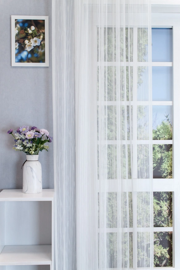 Serinda – fehér szálbeszövéses függöny, ólomzsinóros Serinda/310/01