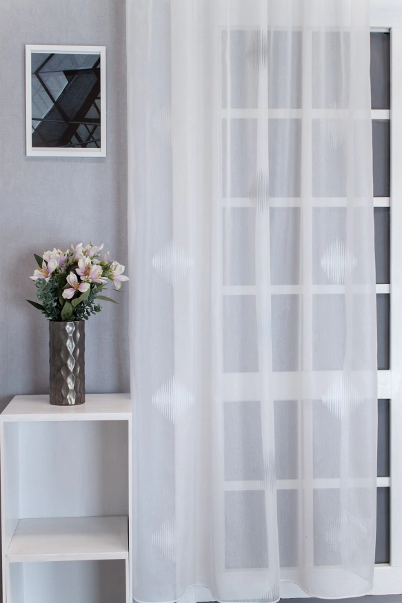 Elszórt rombusz mintás félorganza függöny ólomzsinórral B2203-03-300