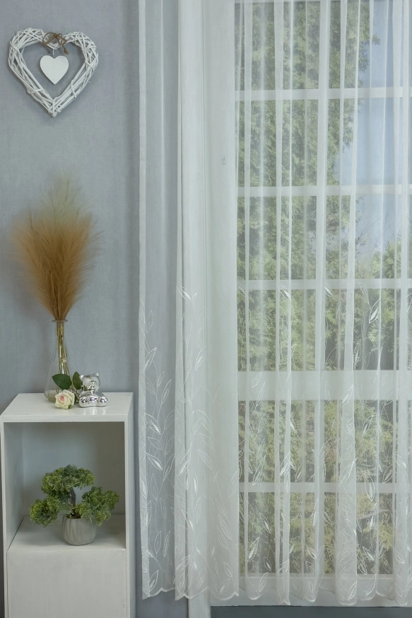 Litera - Fehér csillogó szállal hímzett bordűrös tüll függöny Litera/280/01