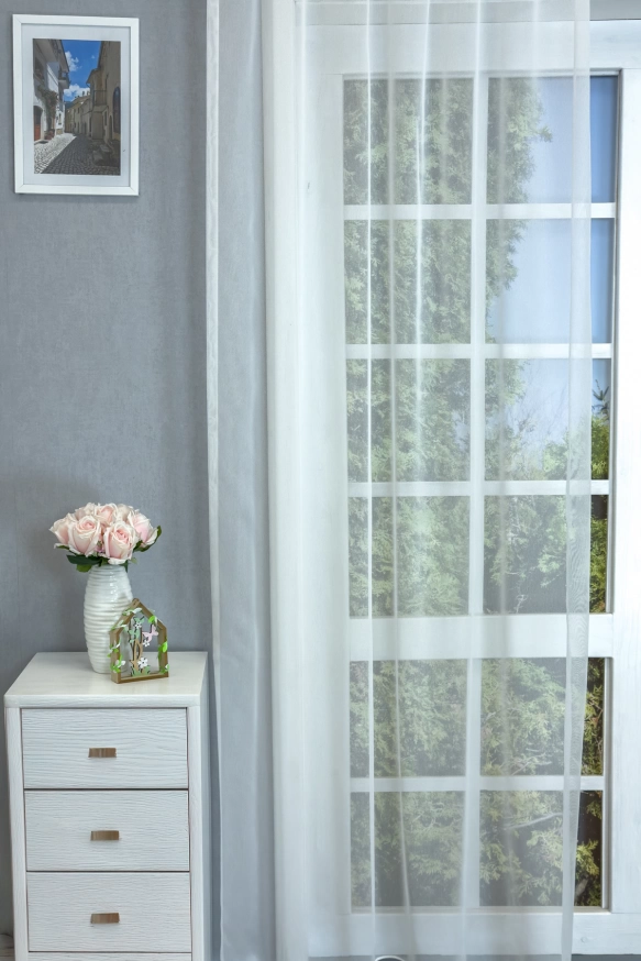 Vivien-fehér színű szórt mintás,szaténfényű lángálló sablé függöny Vivien tcs/295/10