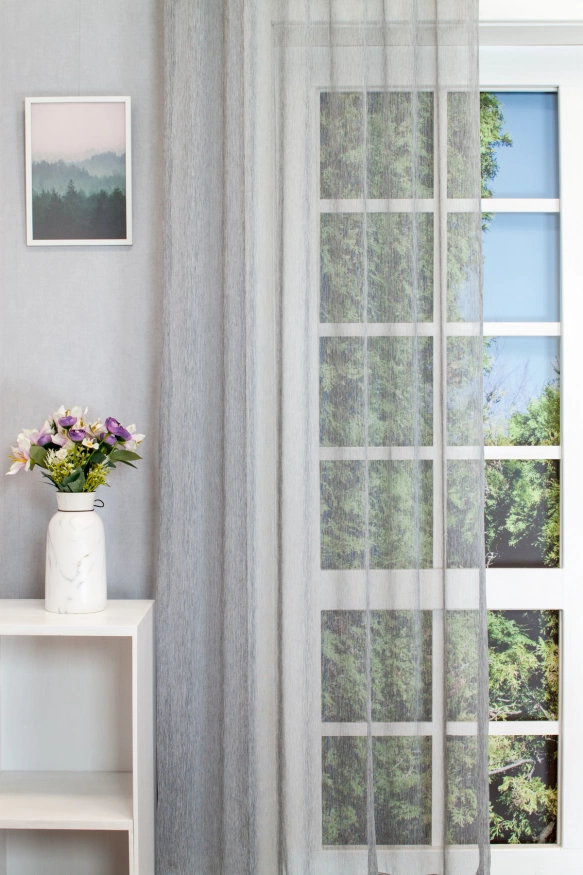 Monet-Szürke színű, selyemfényű szálbeszövésesfényáteresztő függöny Monet/325/19