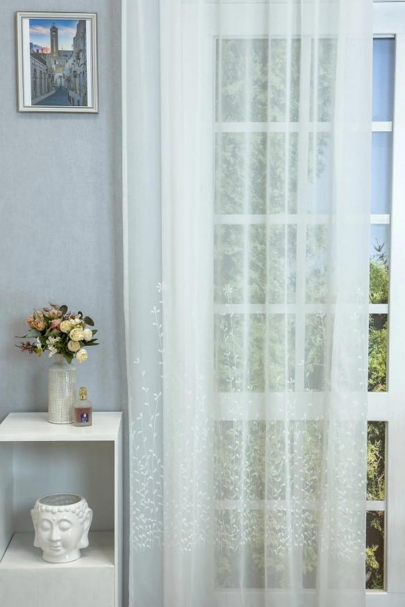 Fehér színű hímzett ág mintás voile függöny H1/218/295/01