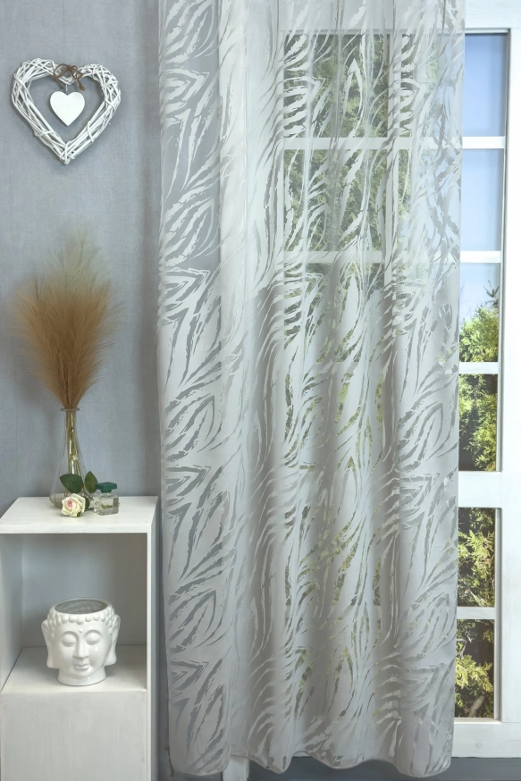 Sandra - Szürke színű levélmintás maratott organza függöny SANDRA/300/02