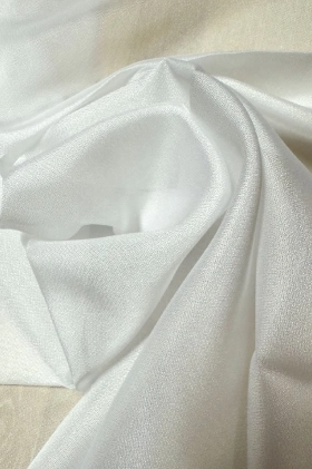 Paris - fehér színű, selyemfényű fényáteresztő félorganza függöny, szórt mintával egyedi méretre varrva