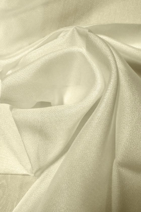 Paris-vanília színű, selyemfényű fényáteresztő félorganza függöny szórt mintával egyedi méretre varrva