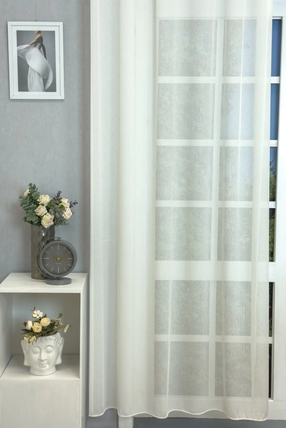 Rosemary - Ecrü színű selymes fényű jacquard függöny Rosemary/300/02