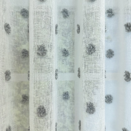 Pomaio - Fehér alapon szürke színű pom-pom mintás tetrasable függöny egyedi méretre varrva