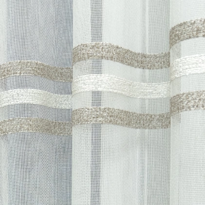 Ekrü színű vasalókímélő sablé függöny bézs-fehér buklé csíkokkal egyedi méretre varrva