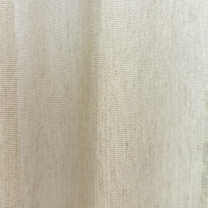 Szürkés-barna színű, puha tapintású 10% len fényáteresztő függöny egyedi méretre varrva