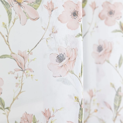 Milena - Fehér alapon púderrózsaszín, csipkerózsa mintás finomszálú voile függöny  egyedi méretre varrva