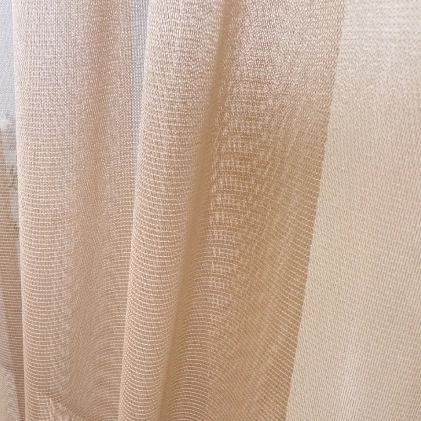 Platina - Tejeskávé színű fényes félorganza függöny  egyedi méretre varrva