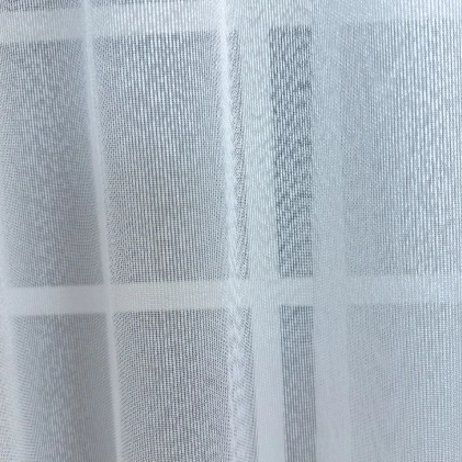 Fehér színű, gyöngyházfényű, szálbeszövéses prémium sablé függöny egyedi méretre varrva