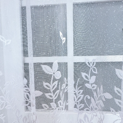 Fehér színű levélmintás, bordűrös jacquard függöny  egyedi méretre varrva
