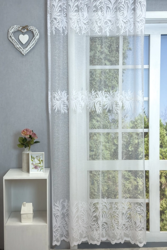 Fehér színű indamintás, bordűrös jacquard függöny  107156/260