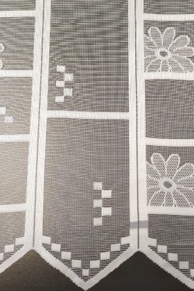 Fehér színű téglalap mintájú függöny egyedi méretre varrva