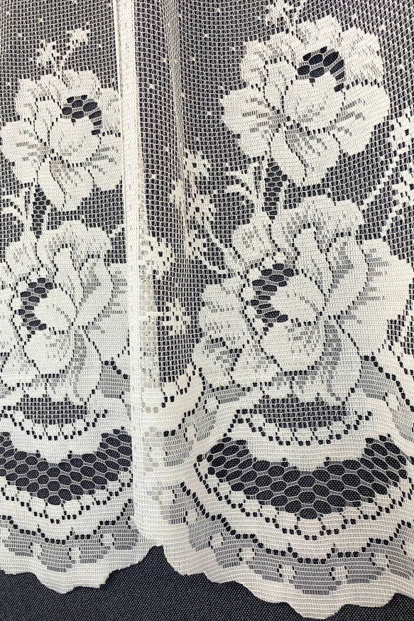 Fehér színű virágmintás függöny 