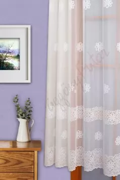 Fehér színű jaquard függöny egyedi méretre varrva