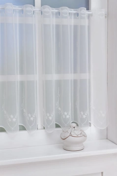 Tört fehér, apró virágos, hímzett voile vitrázs függöny egyedi méretre varrva