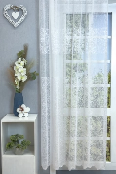 Bihar - Fehér színű, levélmintás, bordűrös jacquard függöny egyedi méretre varrva