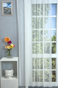 Hamburg - Fehér színű, függőleges csíkos szövött mintás sablé fényáteresztő függöny egyedi méretre varrva