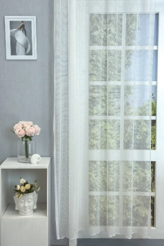 Fehér színű bordűrős jacquard függöny egyedi méretre varrva