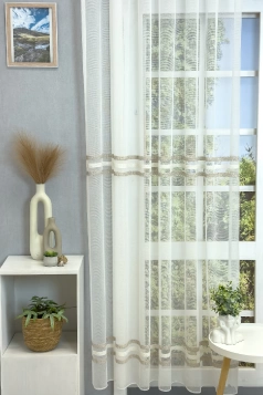 Ekrü színű vasalókímélő sablé függöny bézs-fehér buklé csíkokkal egyedi méretre varrva