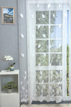 Fehér színű levélmintás bordűrös jacquard függöny  egyedi méretre varrva