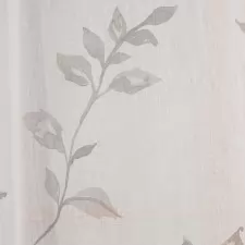 Törtfehér, természetes hatású batiszt függöny szürke nyomott mintákkal egyedi méretre varrva