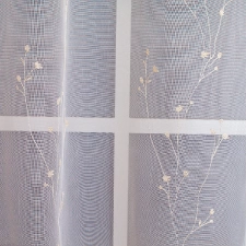 Fehér alapon ecrü hímzett indamintás fényáteresztő egyedi méretre varrva