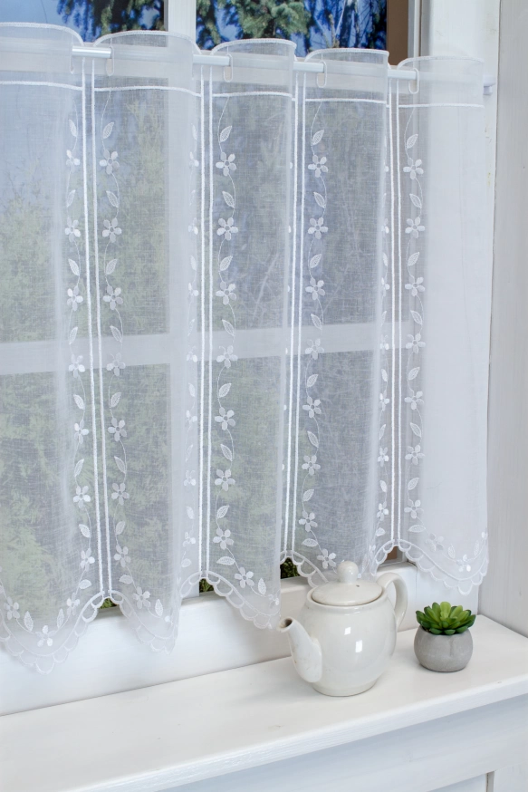 Fehér színű hímzett virágos batiszt vitrázs függöny v/272/60/01