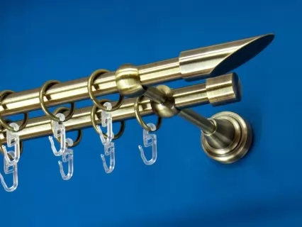 Fém függönykarnis-garnitúra, rúzs végzáróval, kétsoros, antik arany, 200&nbsp;cm, átm. 16 mm